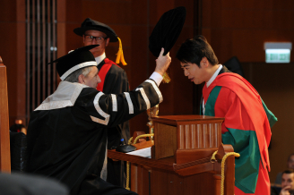 HKU confers an Honorary Degree upon world-renowned pianist Dr Lang Lang at the 198th Congregation.