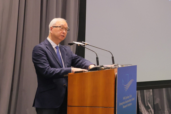 Mr. Chin-wan TSE, BBS, JP, Secretary for Environment and Ecology of the Government of the Hong Kong Special Administrative Region, delivers a keynote speech.
 